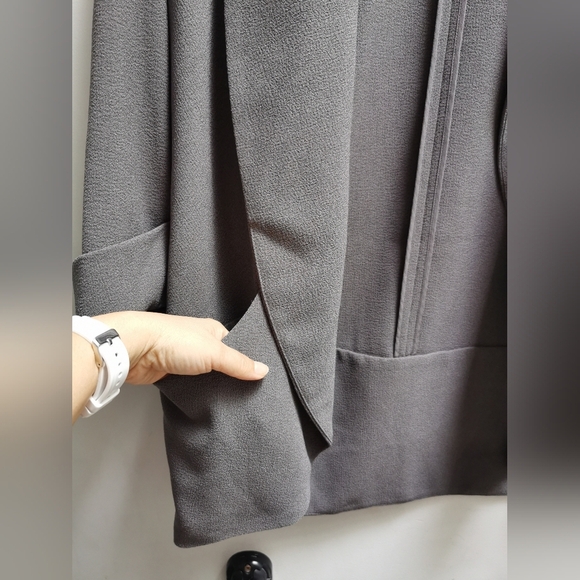 Aritzia Wlfred Chevier Gray Jacket  blazer Crepe open front 3/4 sleeve size 6 - Picture 4 of 8